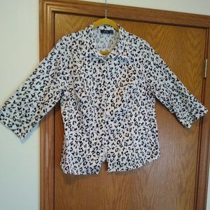 APT.9  Size: 1X  White w/black and pink top with 3/4 length sleeves